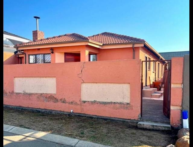 3 BEDROOM HOUSE FOR SALE IN NATURENA
